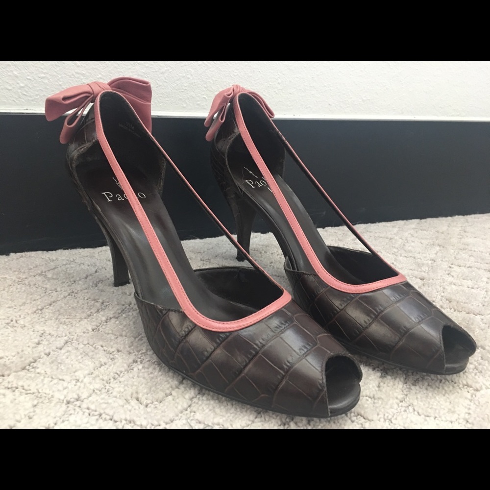 Genuine Embossed Leather Heels with Feminine Bow